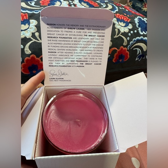 NEST scented candle Passion; limited edition Breast Cancer Research Foundation💞 - Picture 6 of 13